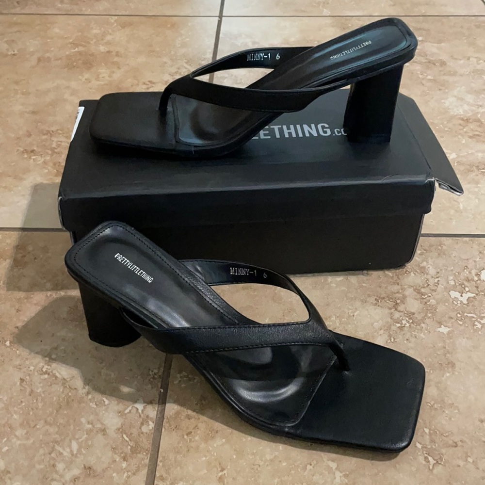 Pretty Little Thing Toe Thong Black Heel, Size 6